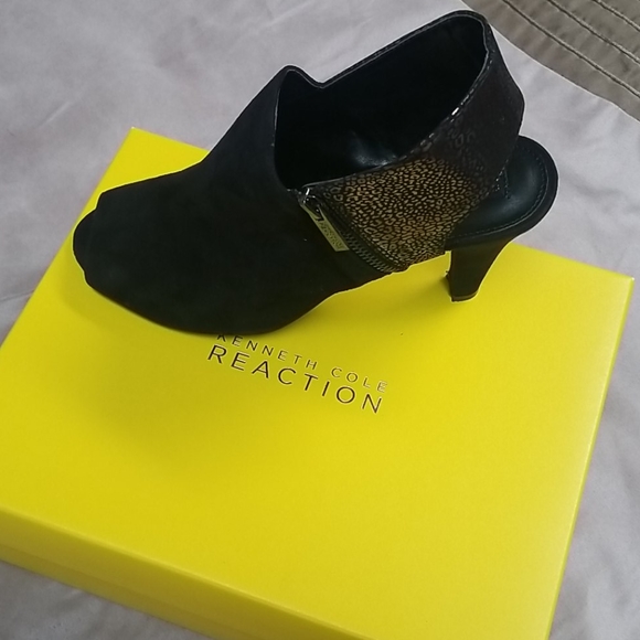 Kenneth Cole Reaction Women's Sandals - Picture 1 of 4